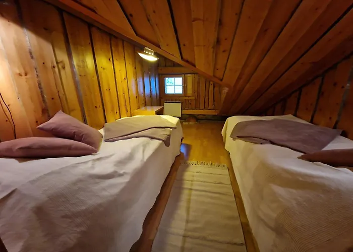 Tokkapirtti B2 Log Near Center In A Peaceful Neighbourhood * 列维